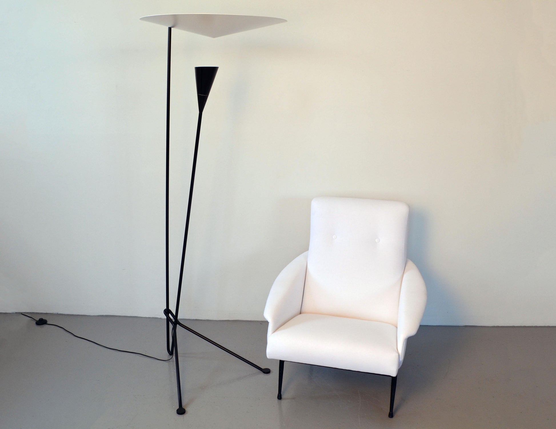 Michel Buffet floor lamp B206 - black base with white dome next to a white chair