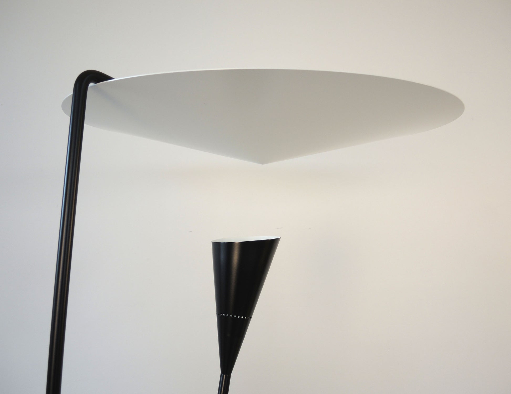Michel Buffet floor lamp B206 - black base with white dome - closeup view