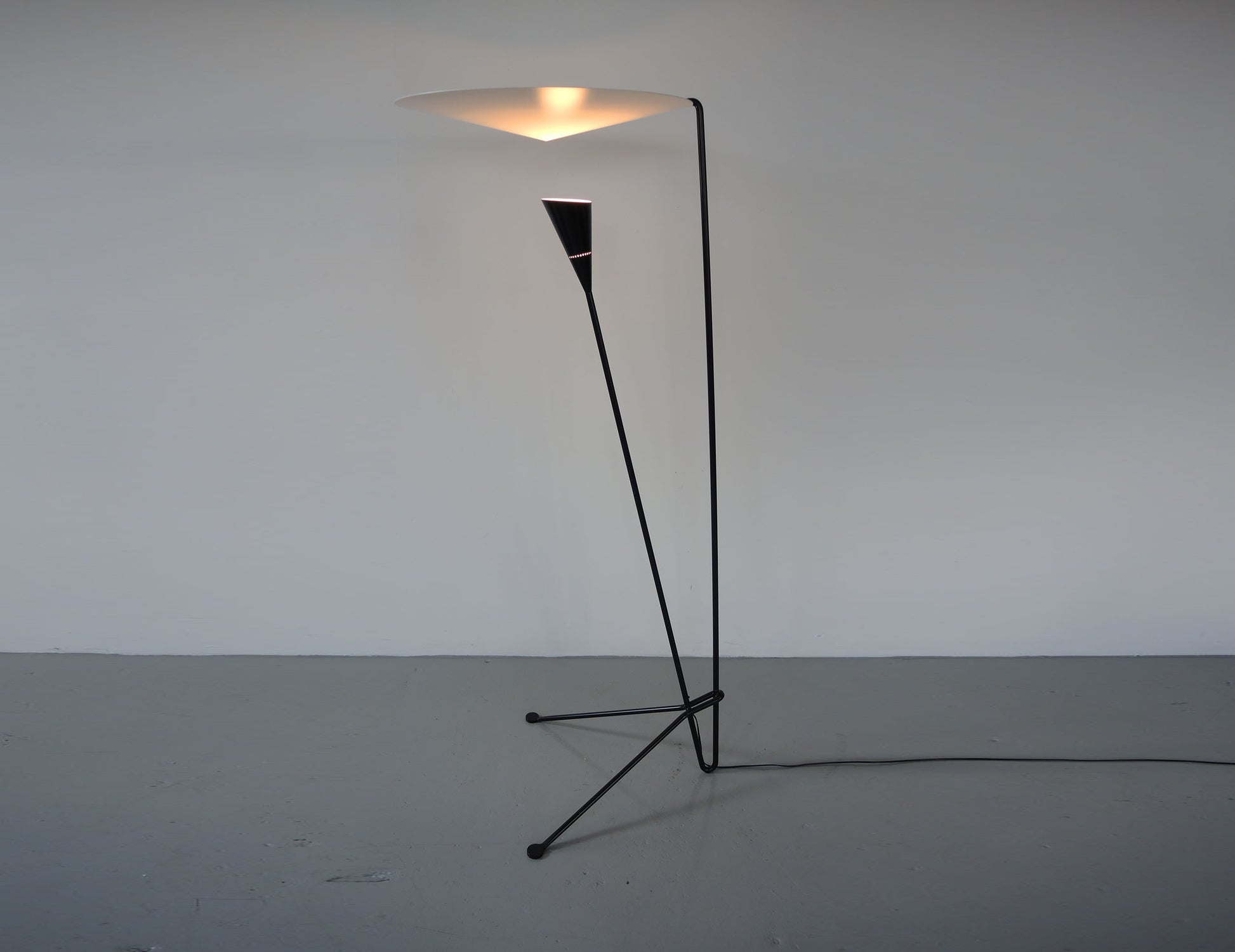 Michel Buffet floor lamp B206 - black base with white dome - profile view