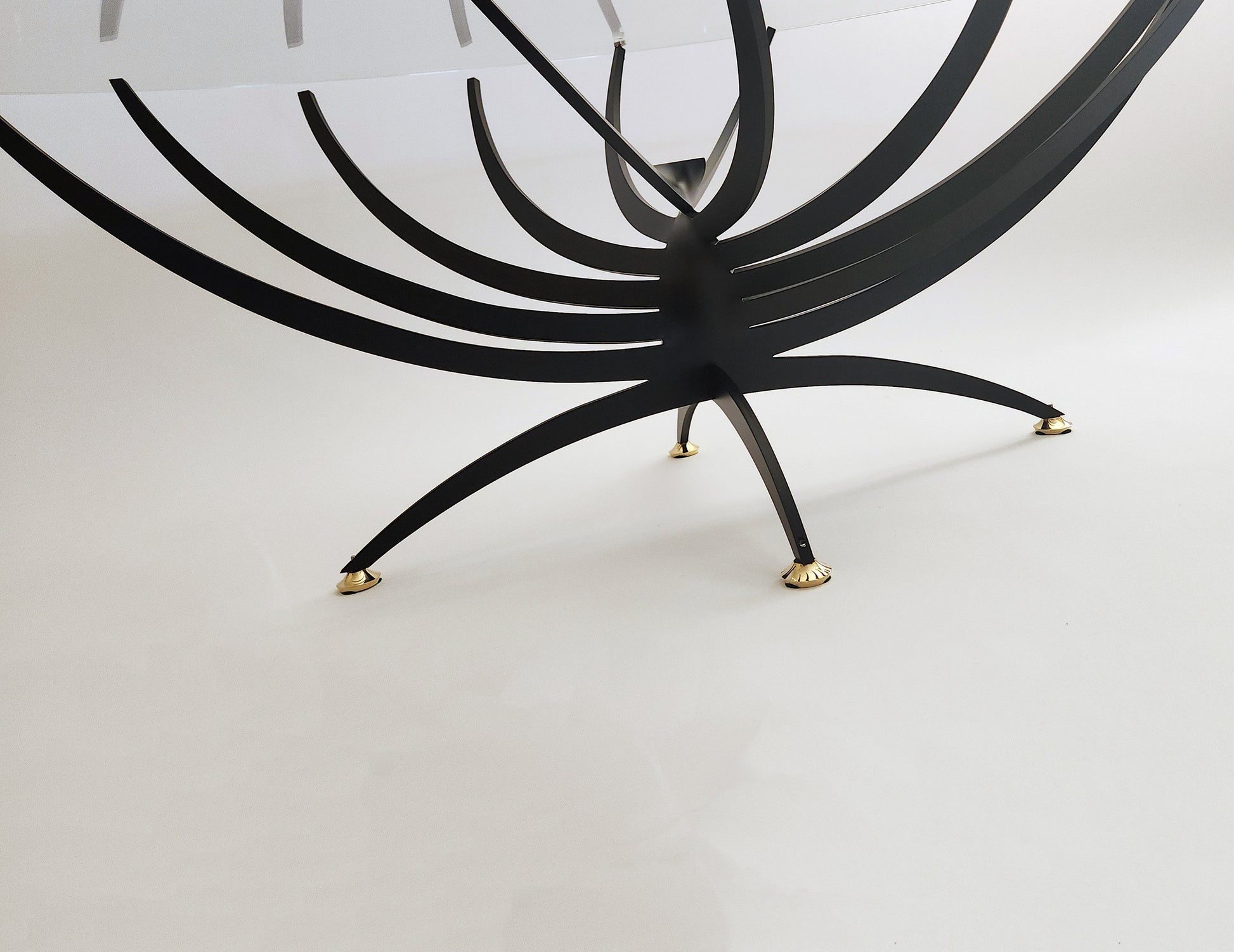 Serge Mouille Twisted Table with glass top and metal base painted in black aluminum - base detail view