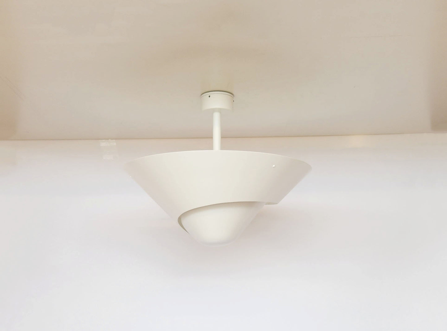 White Serge Mouille Medium Snail Ceiling Lamp - SergeMouilleUSA (3)