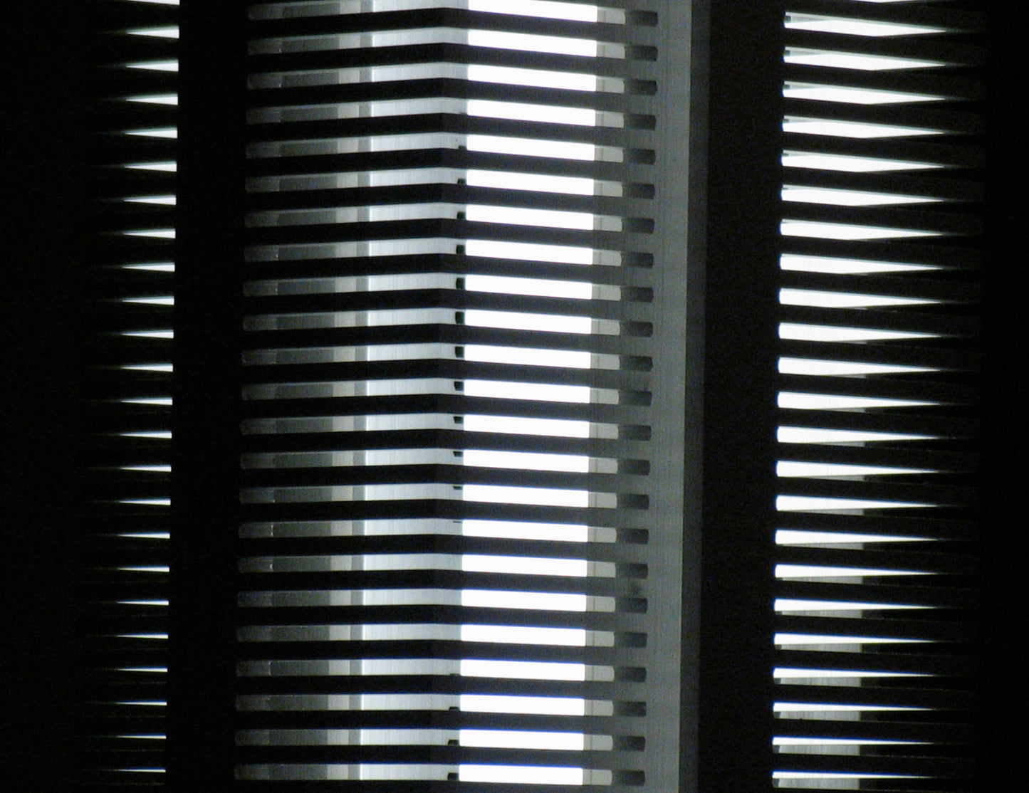 Serge Mouille Extra Large Signal Floor Lamp - Detail View of Illumination