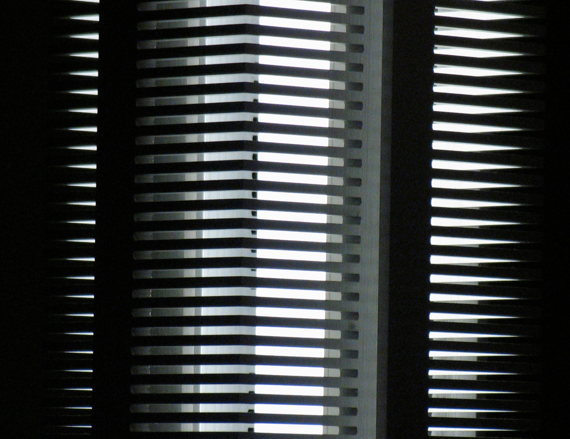 Serge Mouille Extra Large Signal Floor Lamp - Detail View of Illumination