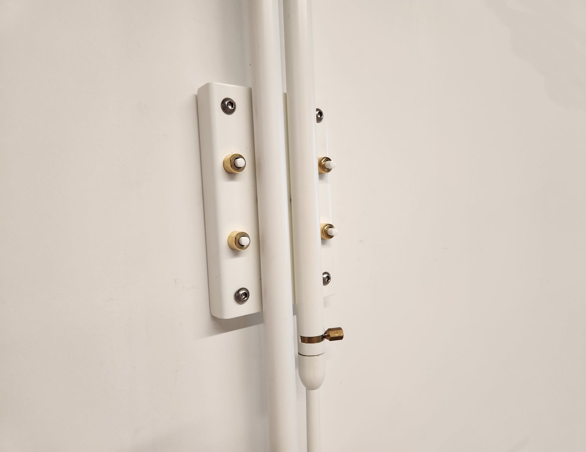 White Serge Mouille Rotating Sconce with 4 Arms - Closeup of canopy
